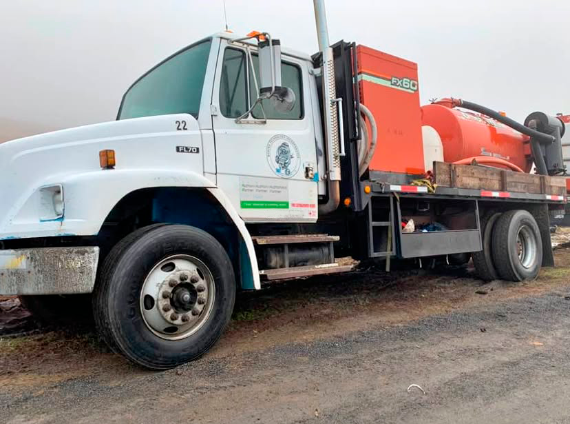2006 Ditch Witch FX60 Vacuum Excavator on 2000 Freightliner FL70 Truck SPOKANE, WASHINGTON ref 71469137