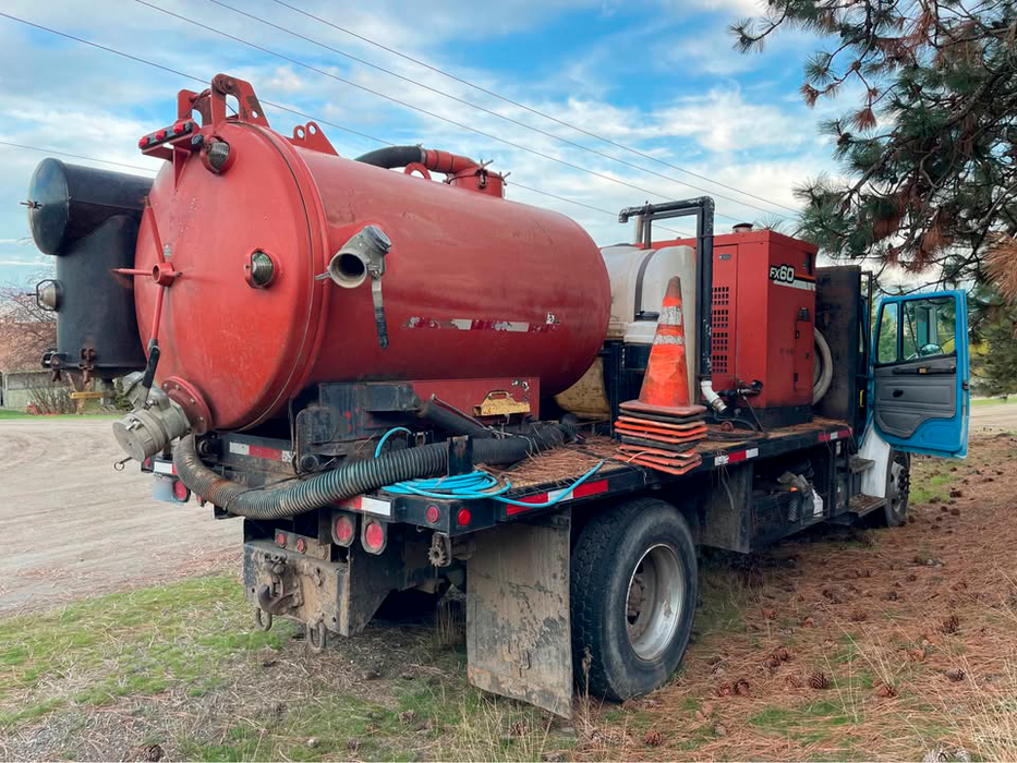 2006 Ditch Witch FX60 Vacuum Excavator on 2000 Freightliner FL70 Truck SPOKANE, WASHINGTON ref 71469137