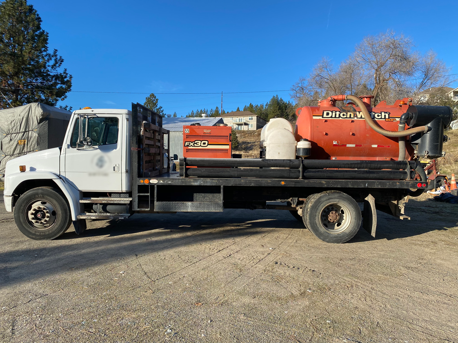 2013 Ditch Witch FX30 Vacuum Excavator on 2001 Freightliner FL60 Truck in SPOKANE, WASHINGTON ref 32446833