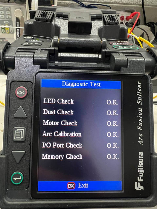 Used Fujikura FSM-60S Fusion Splicer w/CT-07 cleaver. Stock number: FJ60S