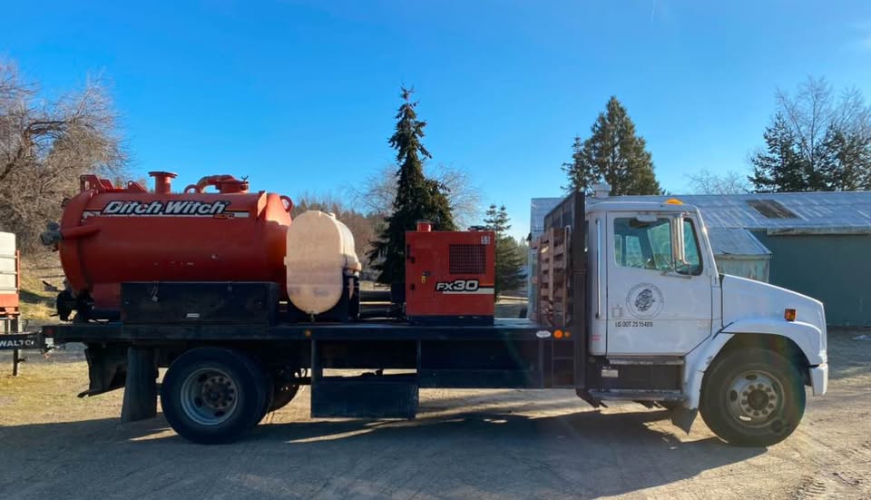 2013 Ditch Witch FX30 Vacuum Excavator on a 2001 Freightliner FL60 Truck ref 32446833