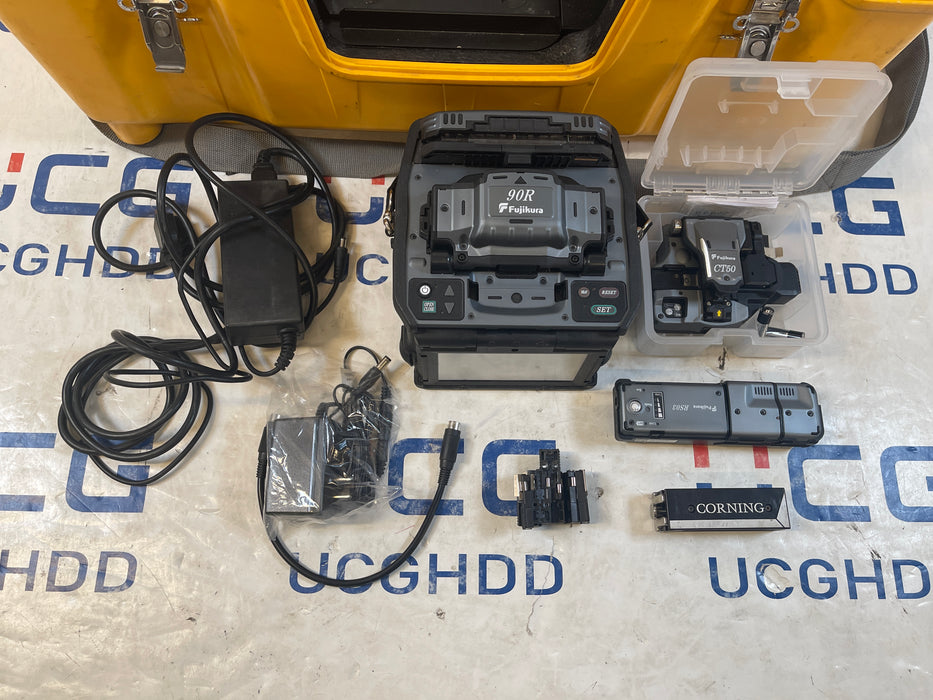 Used Fujikura FSM-90R Fusion Splicer w/CT-50 cleaver. Stock number: FJ90R