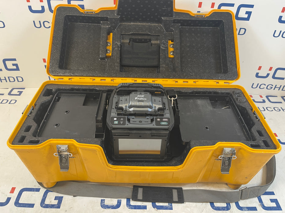 Used Fujikura FSM-90R Fusion Splicer w/CT-50 cleaver. Stock number: FJ90R