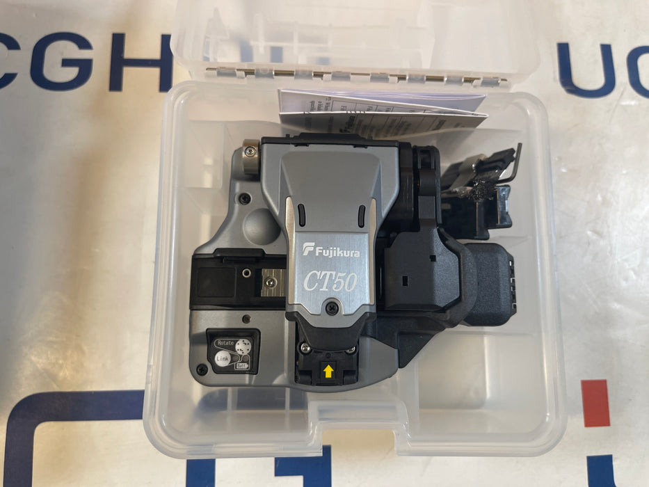 Used Fujikura FSM-90R Fusion Splicer w/CT-50 cleaver. Stock number: FJ90R