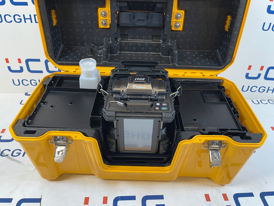 Fujikura FSM-100S Fusion Splicer w/CT-60 cleaver (Mint condition). Stock number: FJ100S