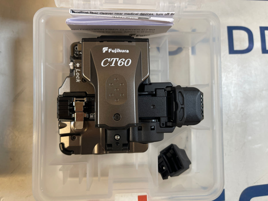 Fujikura FSM-100S Fusion Splicer w/CT-60 cleaver (Mint condition). Stock number: FJ100S