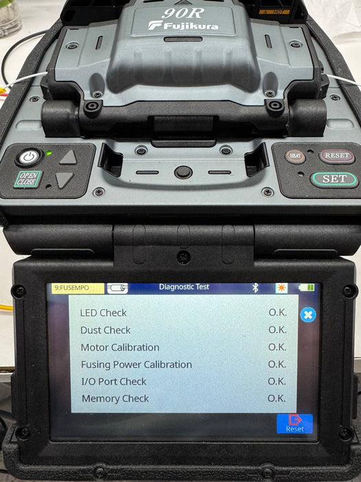 Used Fujikura FSM-90R Fusion Splicer w/CT-50 cleaver. Stock number: FJ90R